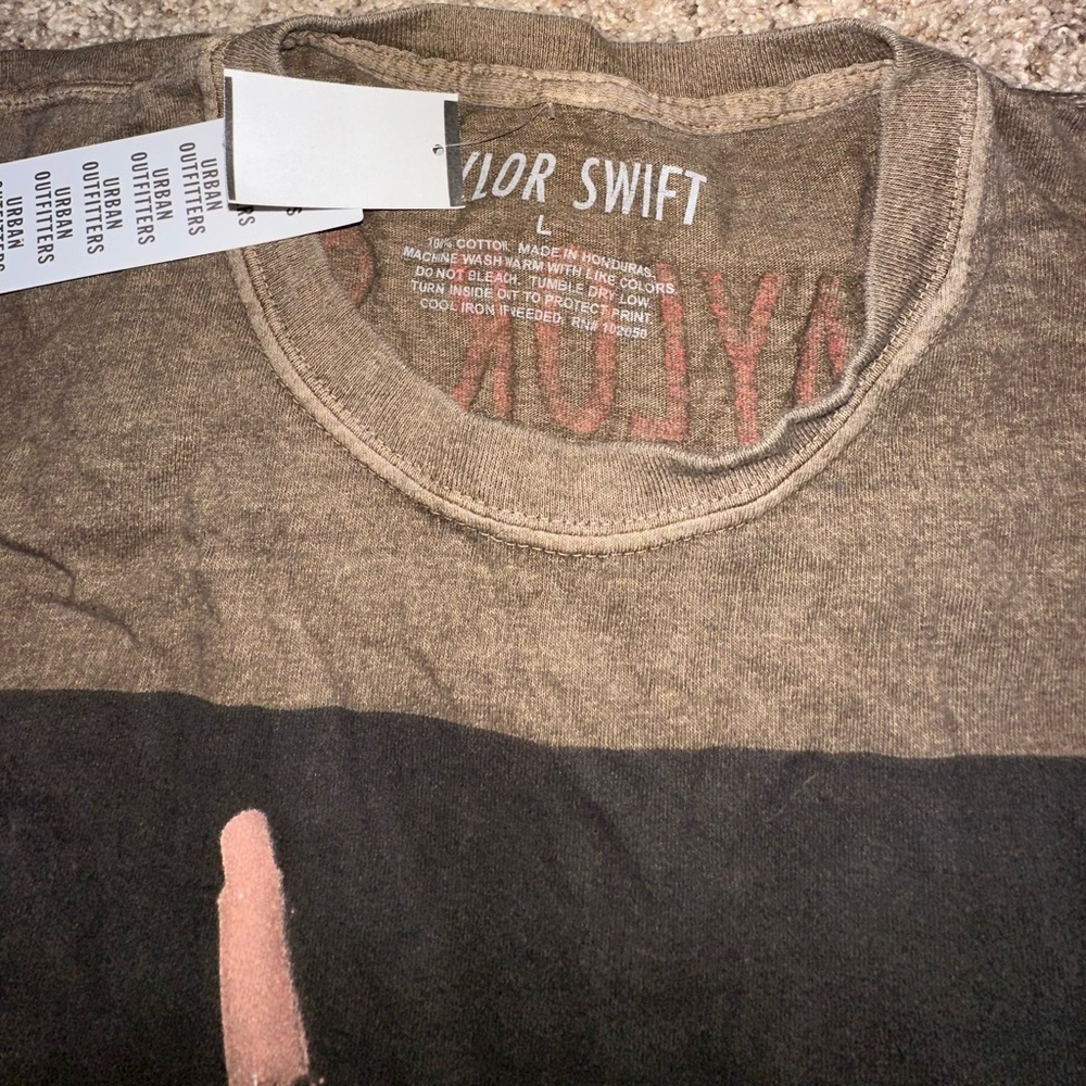 Urban Outfitters Women’s Large Graphic Tee - Brown and Black - Picture 2 of 5